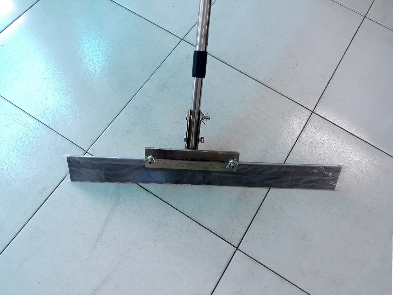 Lưỡi Bàn Cào Epoxy Tự Cân Chỉnh